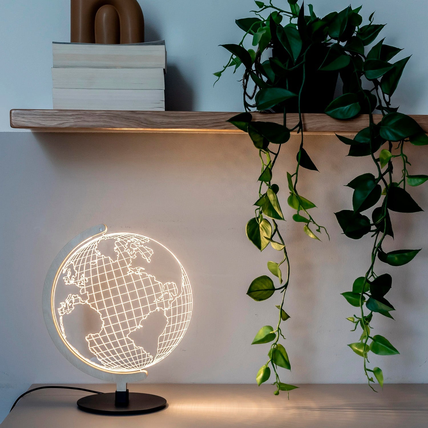 LÁMPARA DE MESA GLOBE BLACK