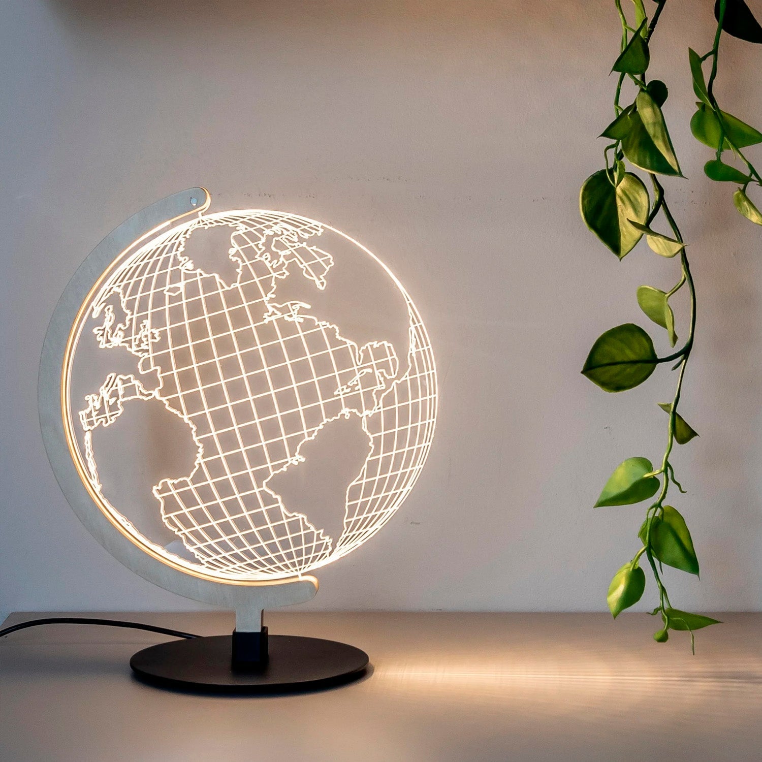 LÁMPARA DE MESA GLOBE BLACK