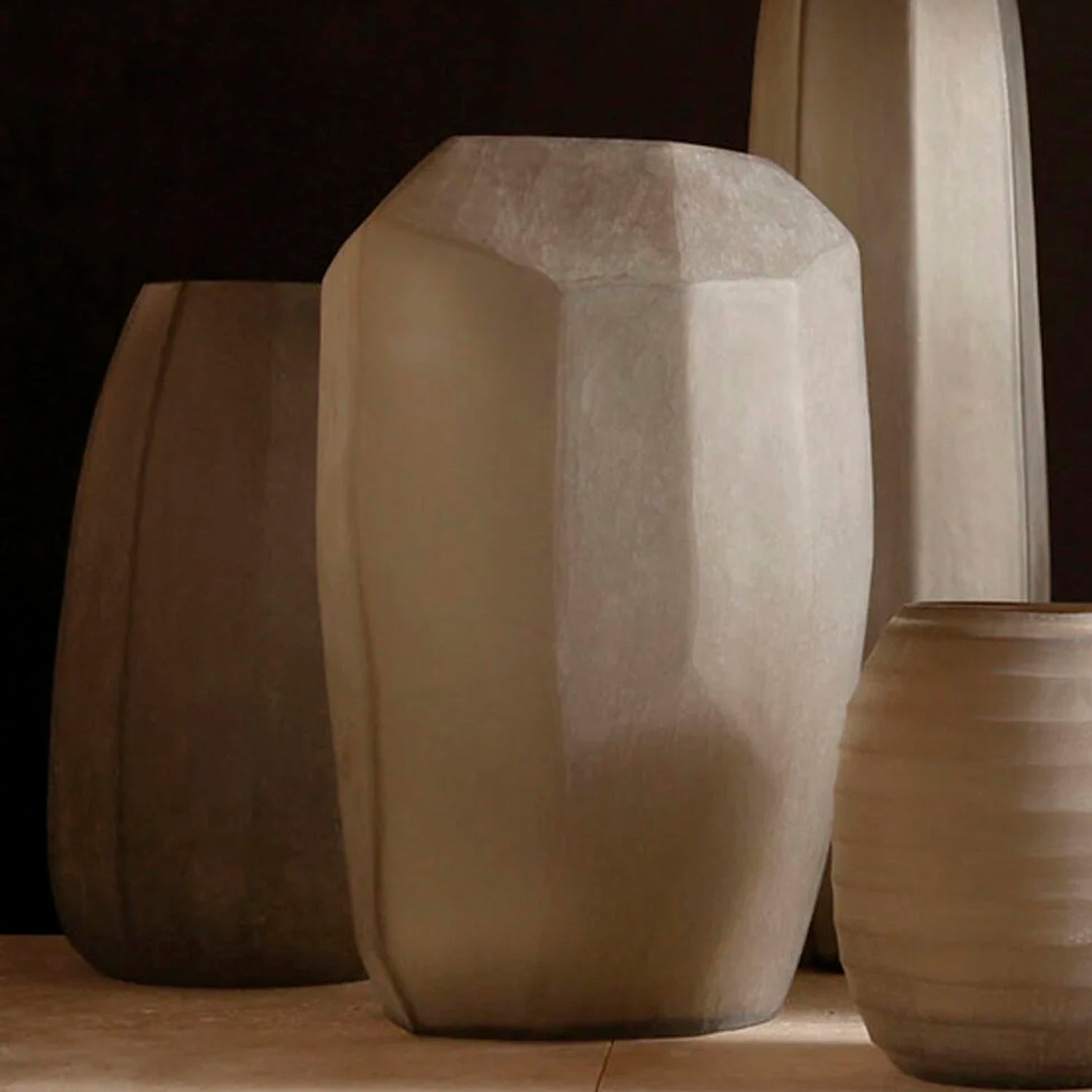 FLORERO CUBISTIC GRIS ALTO